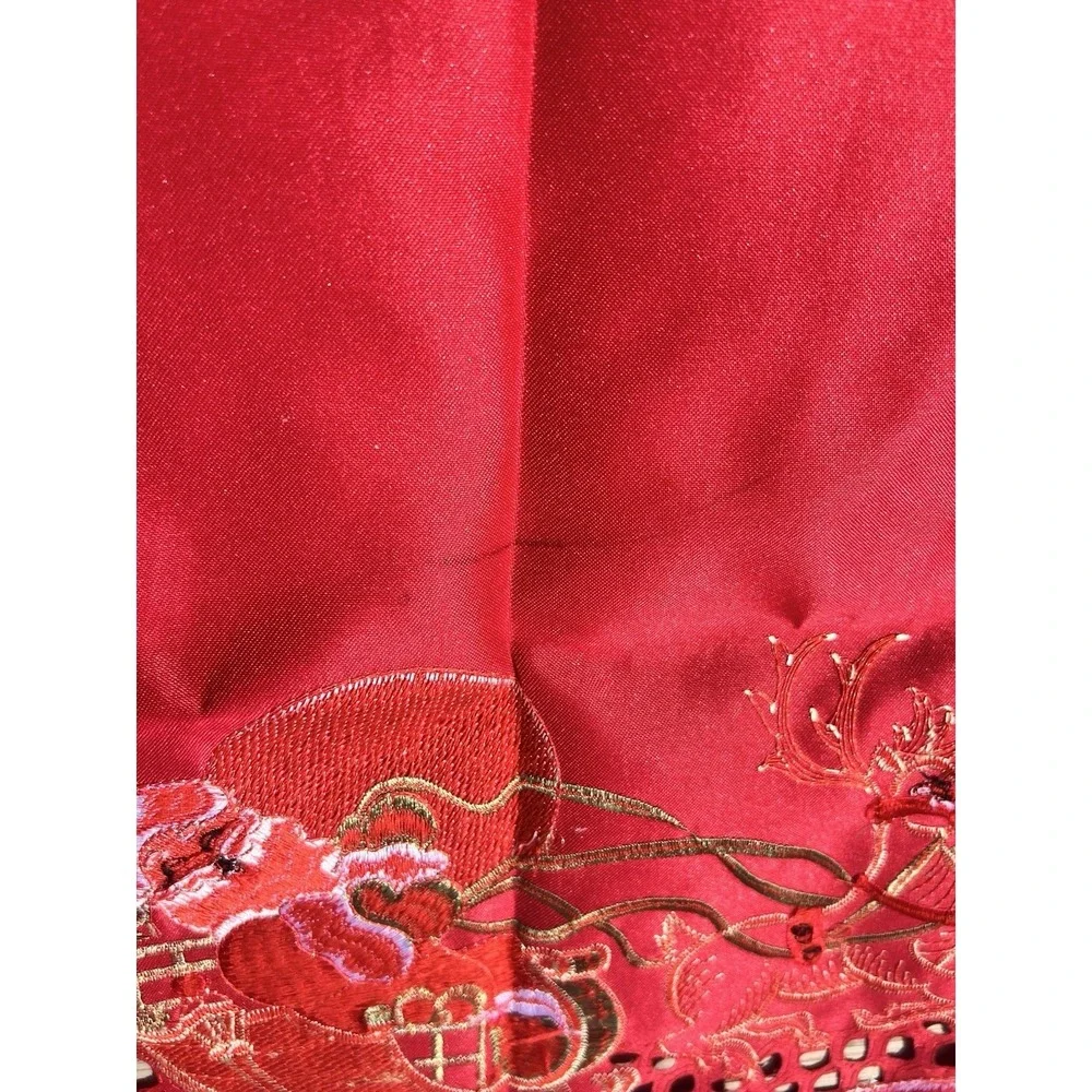 Vtg Red Square Embroidered Santa Sleigh Tablecloth Cutout Scallop‎ Edges 33